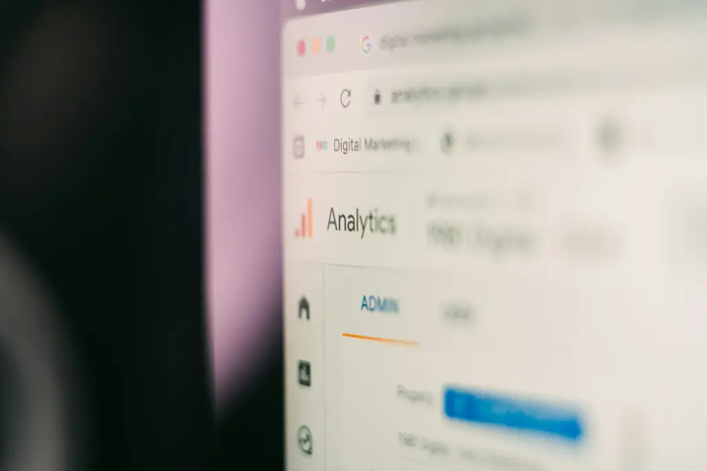 Google Analytics dashboard in gebruik, symbool voor datagedreven marketing door Just A Thought