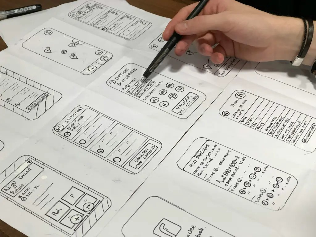 Wireframeschetsen van een mobiele app, onderdeel van het ontwerpproces bij Just A Thought