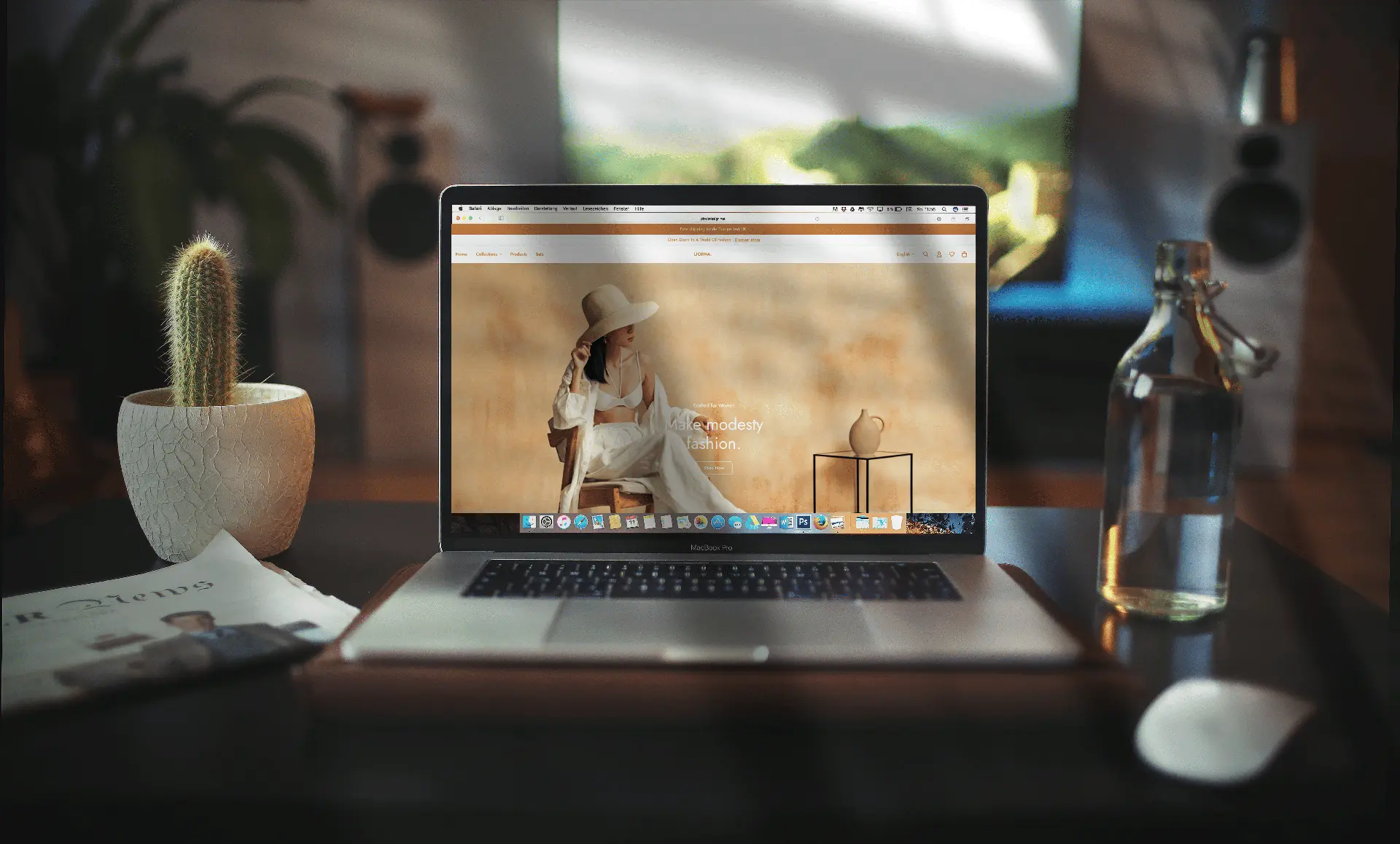 Lifestyle webshop van LIORHA weergegeven op laptop, ontworpen door Just A Thought voor een elegante merkbeleving